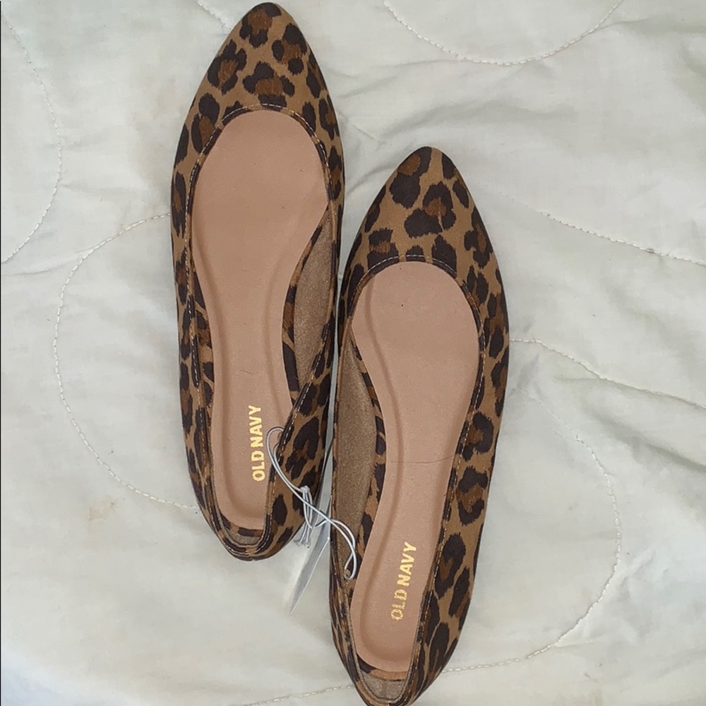 Leopard print pointed toe flats